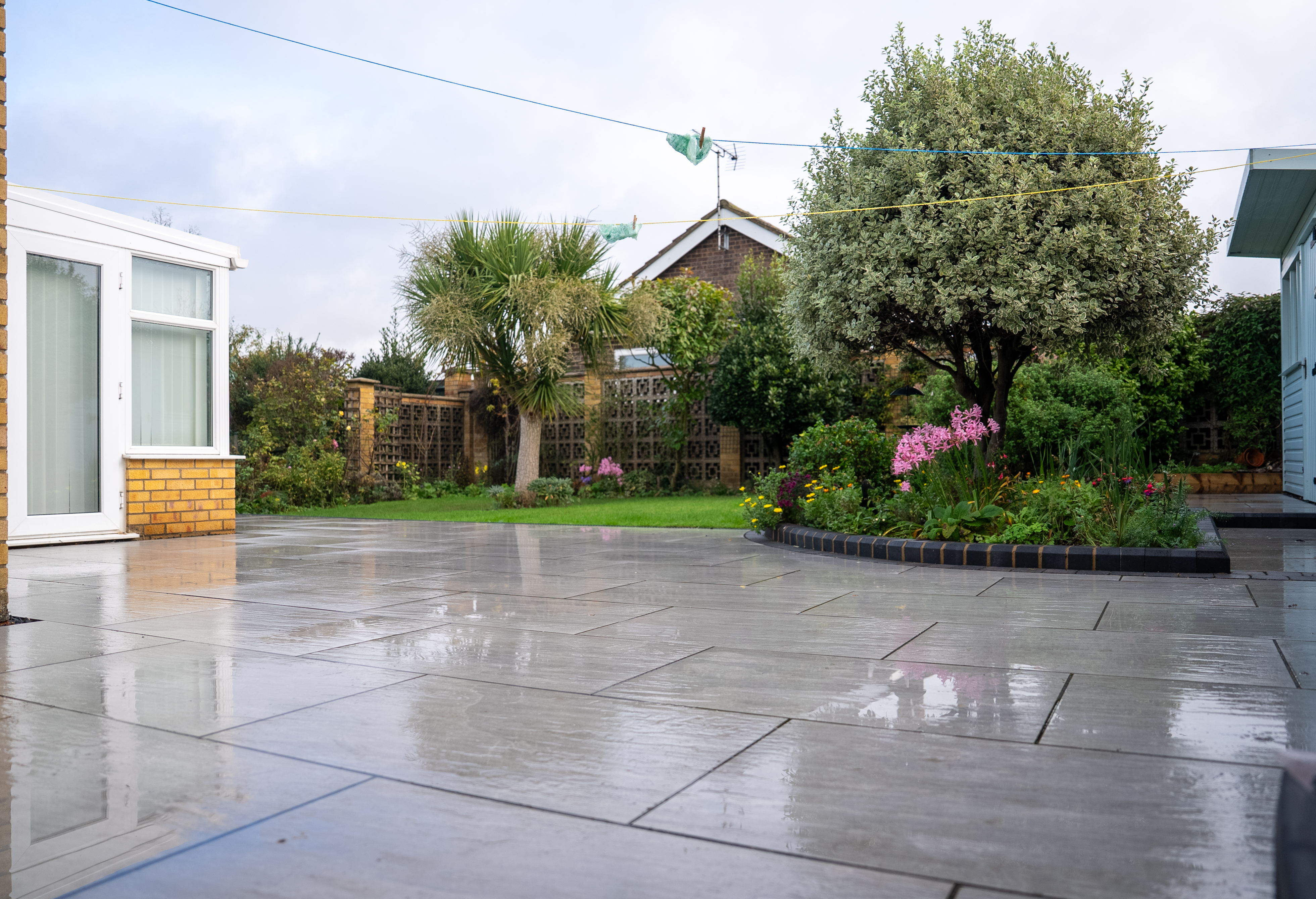 Porcelain patio with garden border Norwich